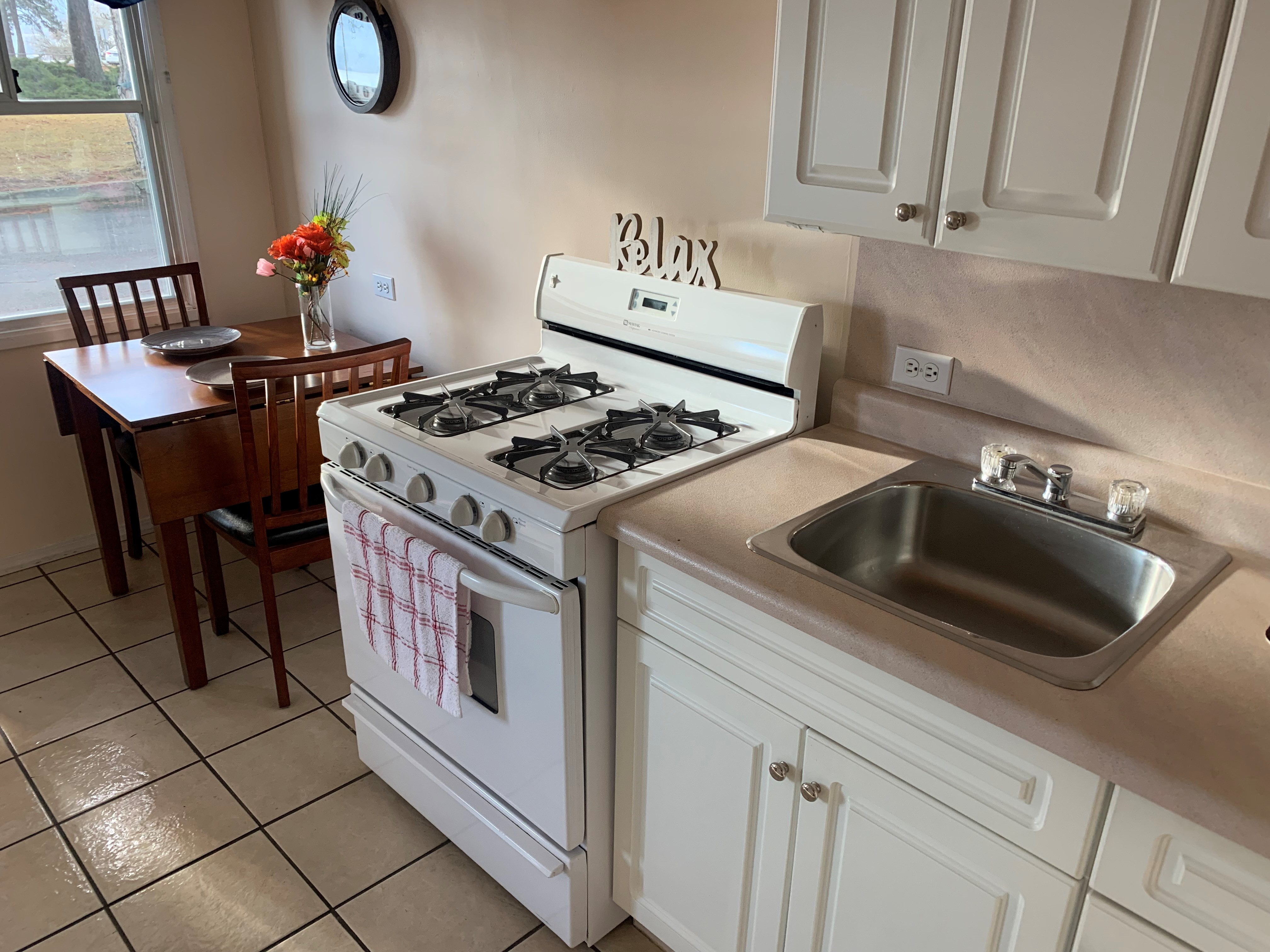 1 Bedroom Suite With Kitchen